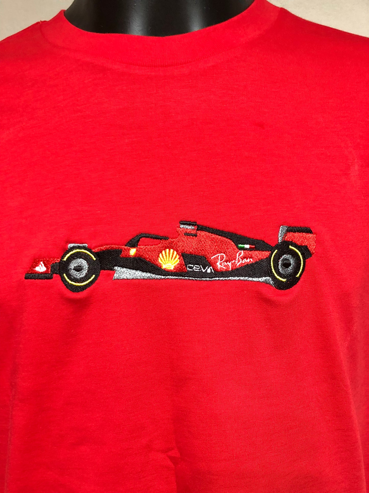 Vyšívané tričko monopost Ferrari F1